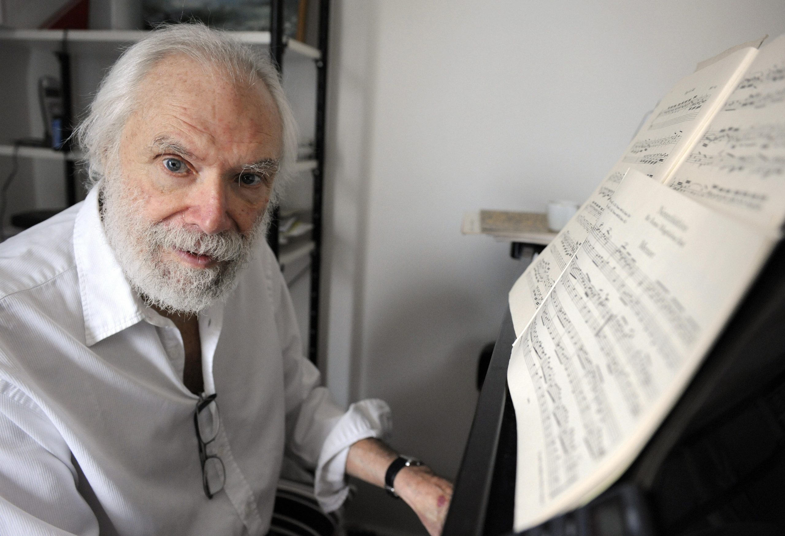 È morto Georges Moustaki – video Lo straniero È morto Georges Moustaki – video Lo straniero