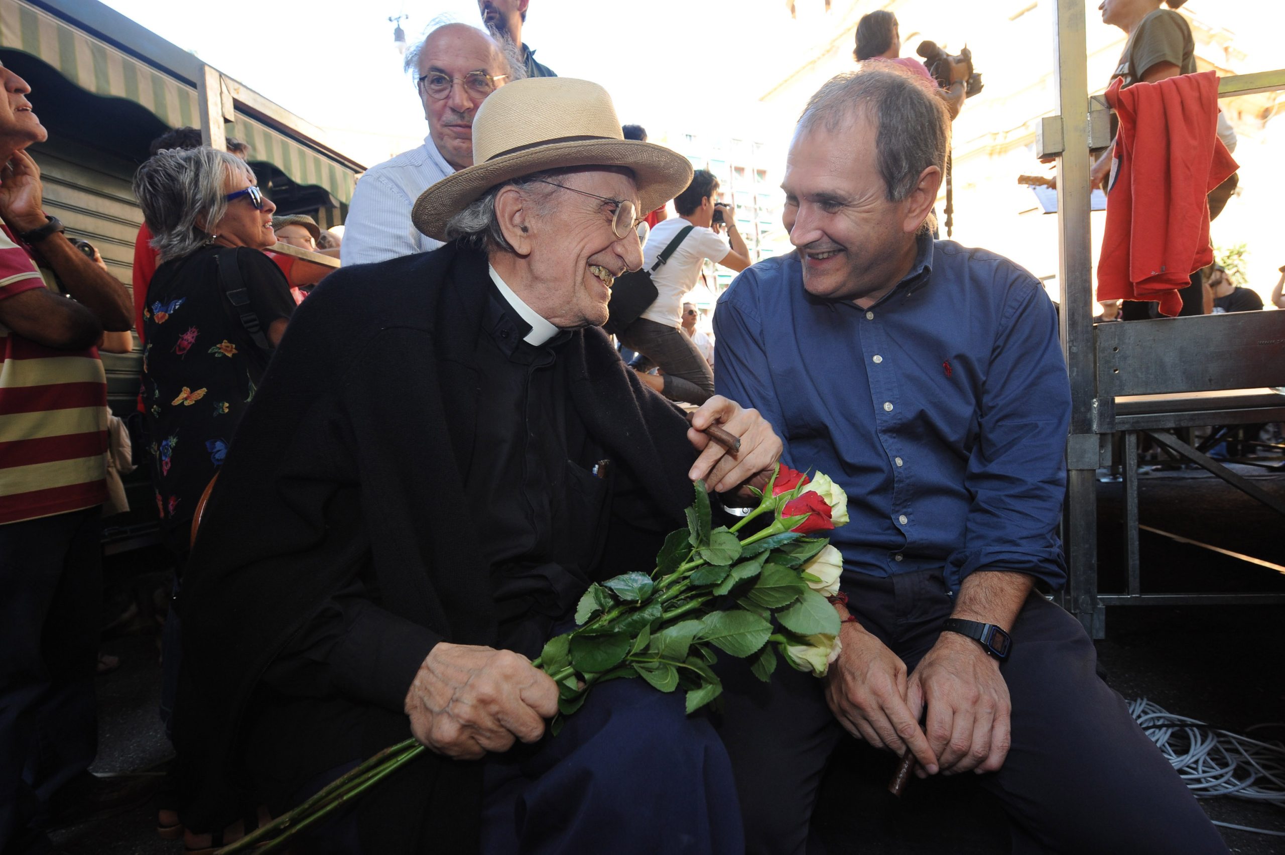 Addio a Don Gallo, il prete compagno Addio a Don Gallo, il prete compagno