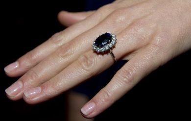 Il falso mito dell’anello di fidanzamento