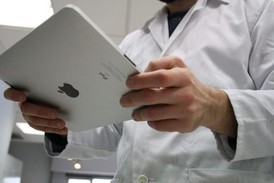 Come ti spengo il defibrillatore con un iPad