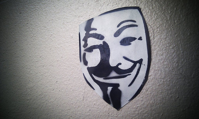 Chi si nasconde dietro la maschera di Anonymous? Chi si nasconde dietro la maschera di Anonymous?