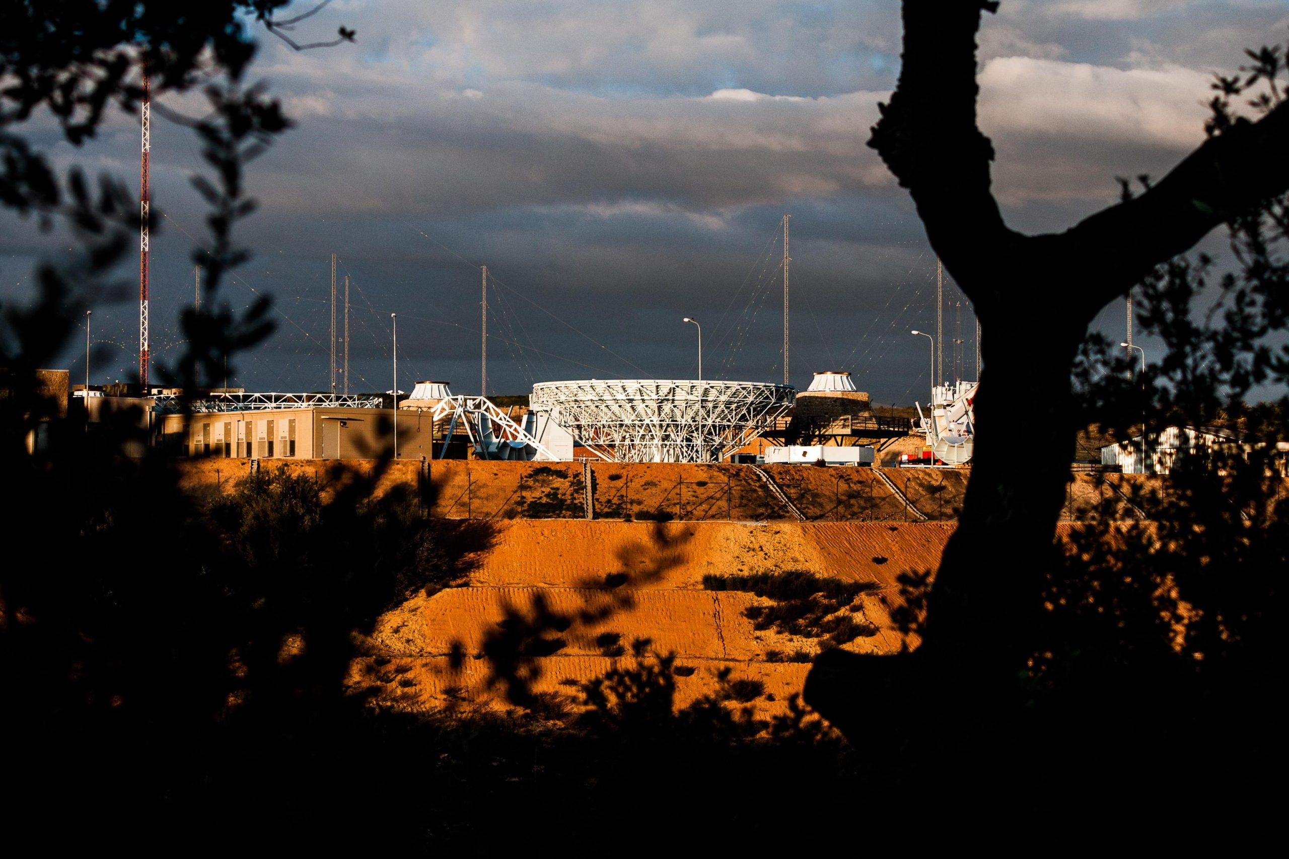 “Il radar Muos meno pericoloso di un formo a microonde” “Il radar Muos meno pericoloso di un formo a microonde”