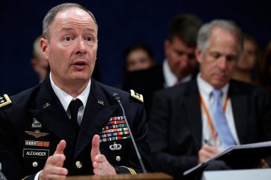 Edward Snowden, Booz Allen, e i profitti dello spionaggio