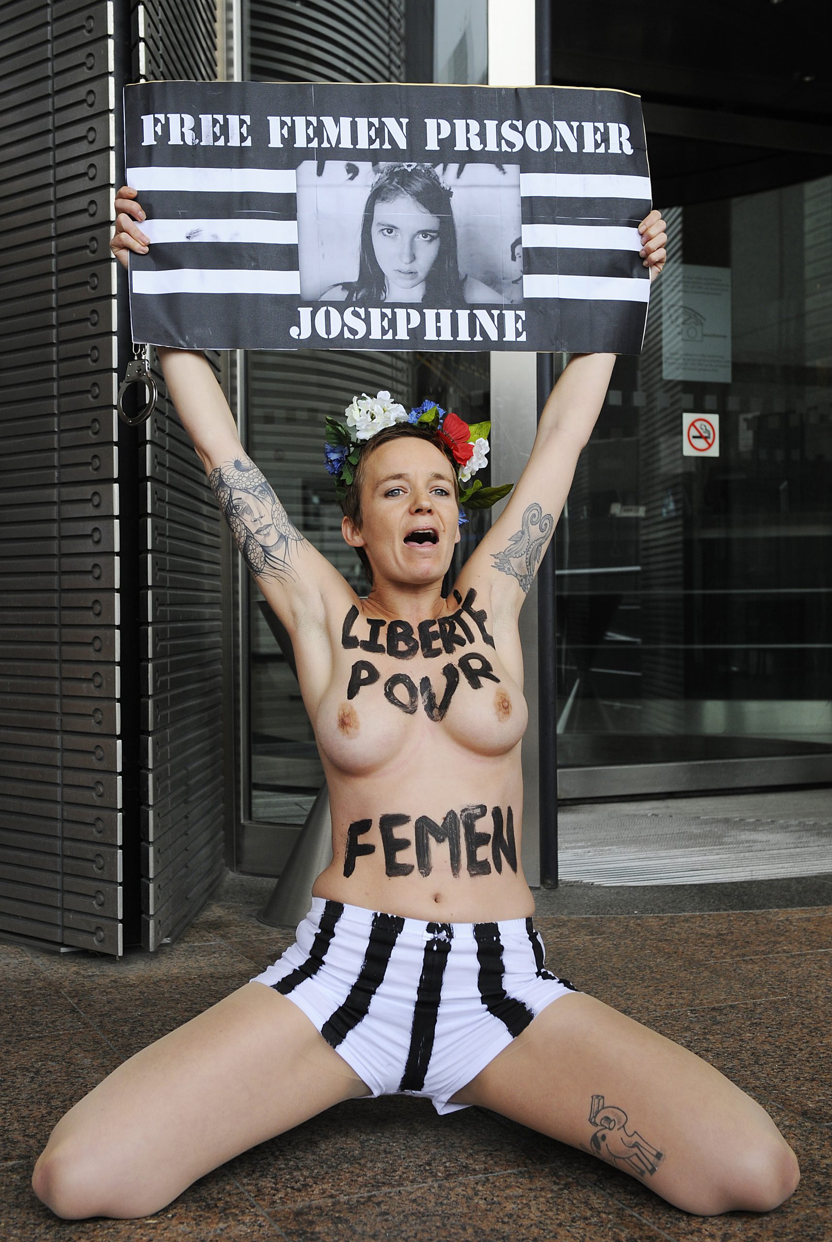 Femen, quel seno nudo che come arma fa paura Femen, quel seno nudo che come arma fa paura