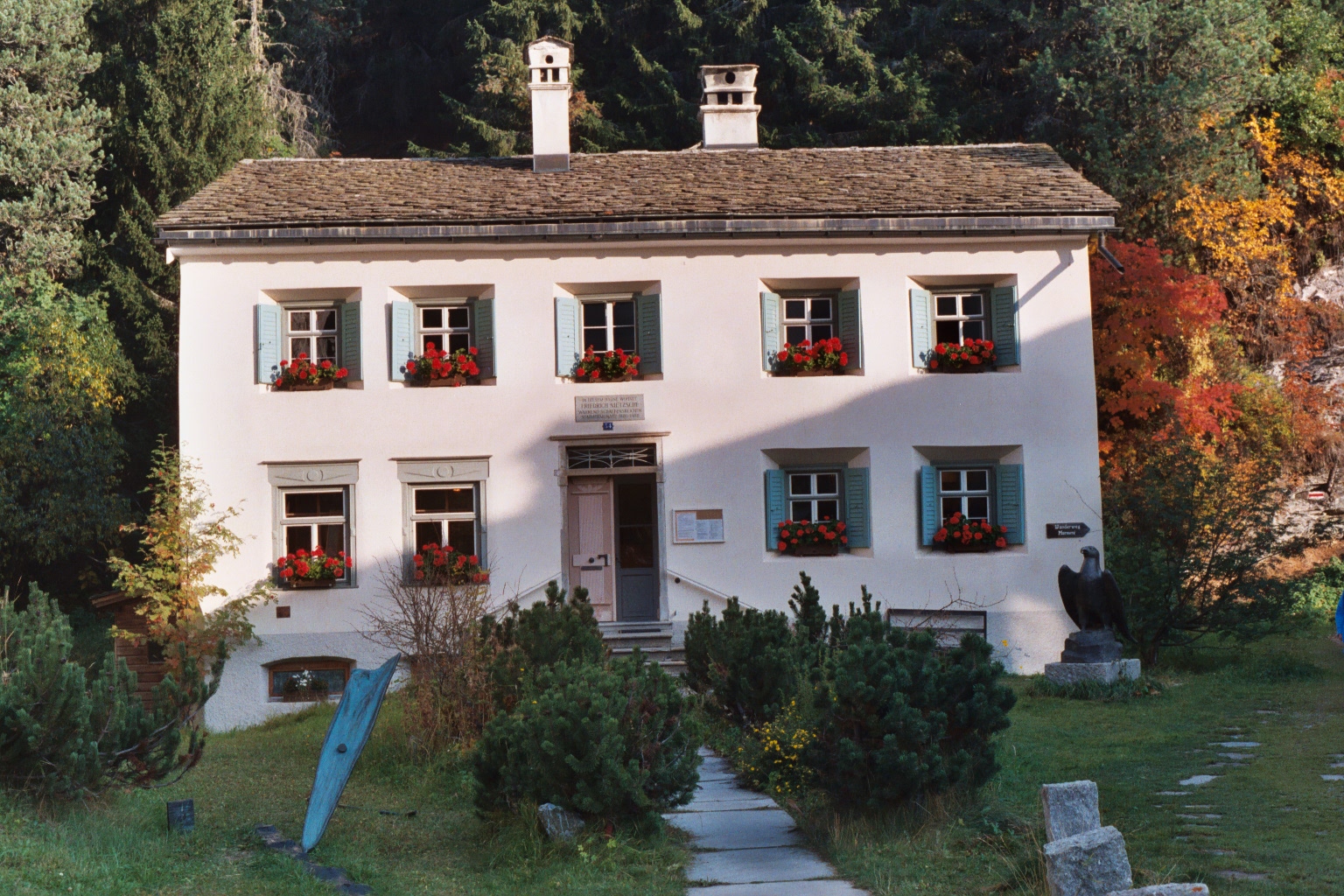 Insonnia, contesse, fiori, rospi e (forse) cocaina: le giornate di Nietzsche a Sils-Maria Insonnia, contesse, fiori, rospi e (forse) cocaina: le giornate di Nietzsche a Sils-Maria