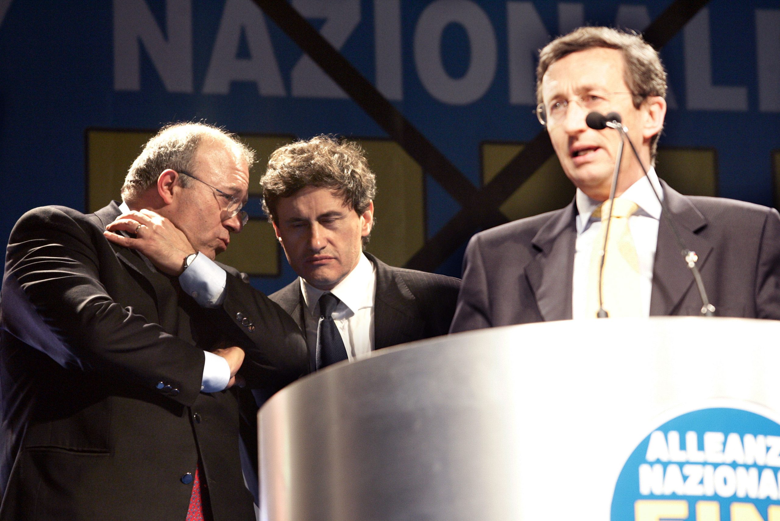 Alemanno flop: camerati, addio