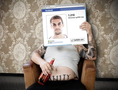 Facebook può renderti stupido, soprattutto se sei un narcisista