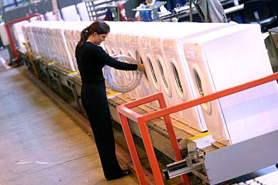 Indesit, gli esuberi e una strategia industriale che non c’è