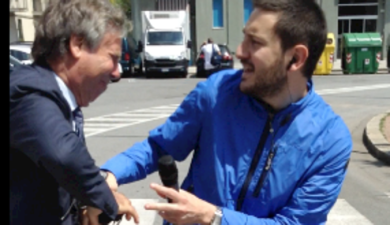 Follia Preziosi, ripreso mentre aggredisce giornalista