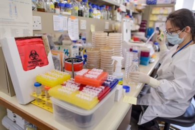 Uomo, 66 anni, va dal medico e scopre di essere donna