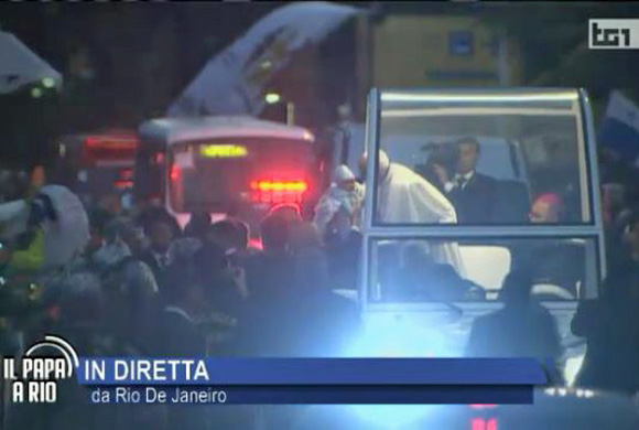 Ascolti 25/07: il Papa a Rio porta Vespa in Paradiso Ascolti 25/07: il Papa a Rio porta Vespa in Paradiso