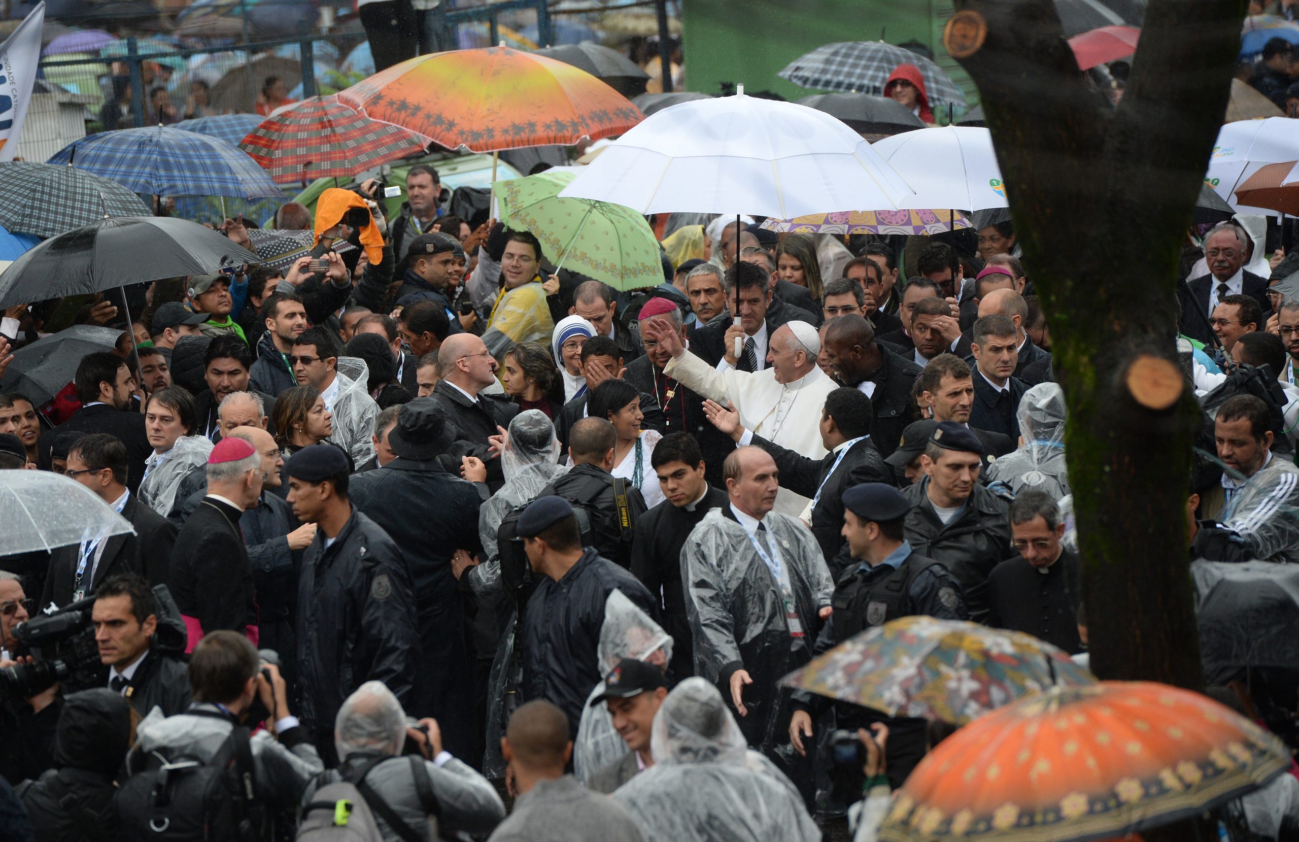 Papa Francesco tra le favelas e Copacabana