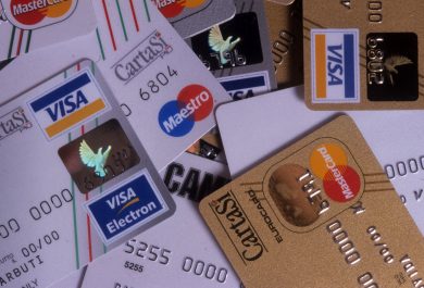 Carte di credito: scendono le commissioni, ma salgono i canoni