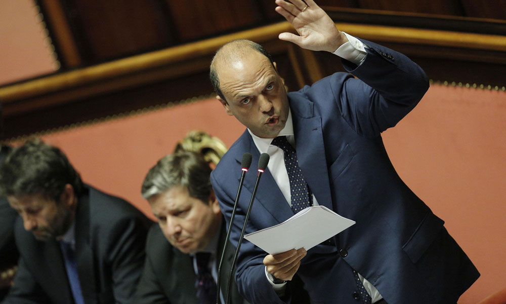 Il governo fa quadrato attorno ad Alfano Il governo fa quadrato attorno ad Alfano
