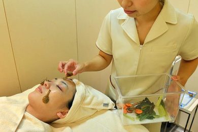 Lumache sul viso: l’ultima frontiera in fatto di bellezza