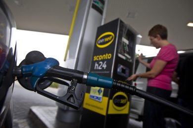 Benzina, sono le accise a far lievitare i prezzi