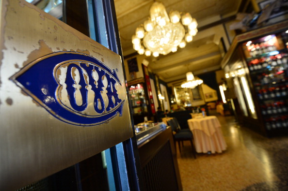 Cova: scontro all’ultimo panettone tra Prada e Lvmh