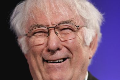 Séamus Heaney in cinque poesie