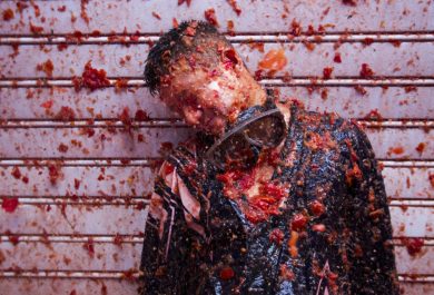 La Tomatina: battaglia di pomodori a Buñol, con tassa
