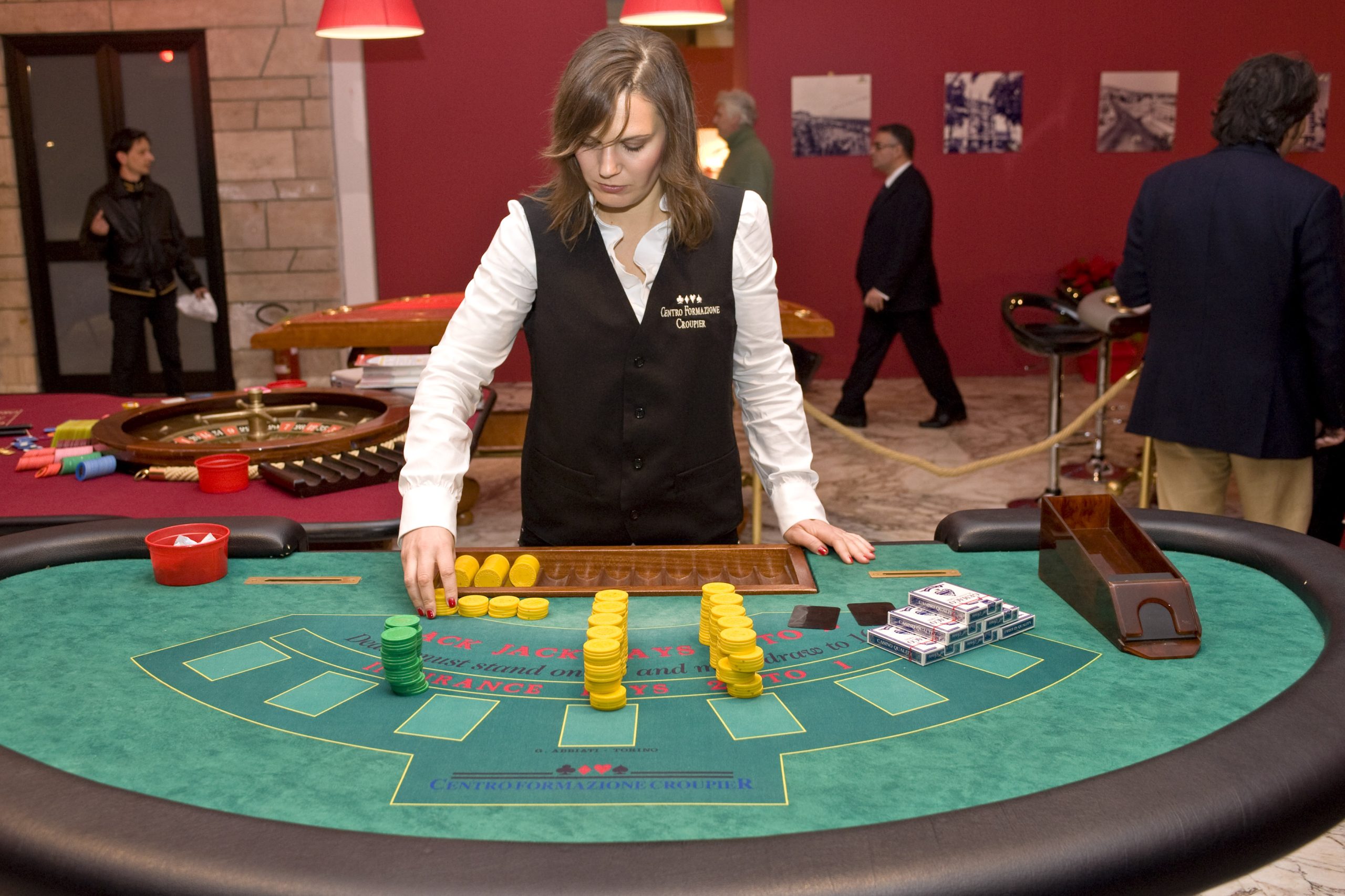 Cercasi croupier, possibilmente italiani