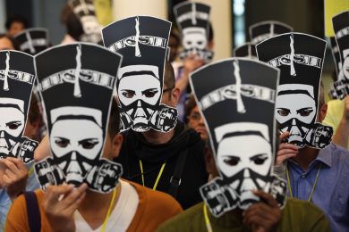 La protesta di Amnesty contro le violenze in Egitto e altre foto del giorno, 19.8.13