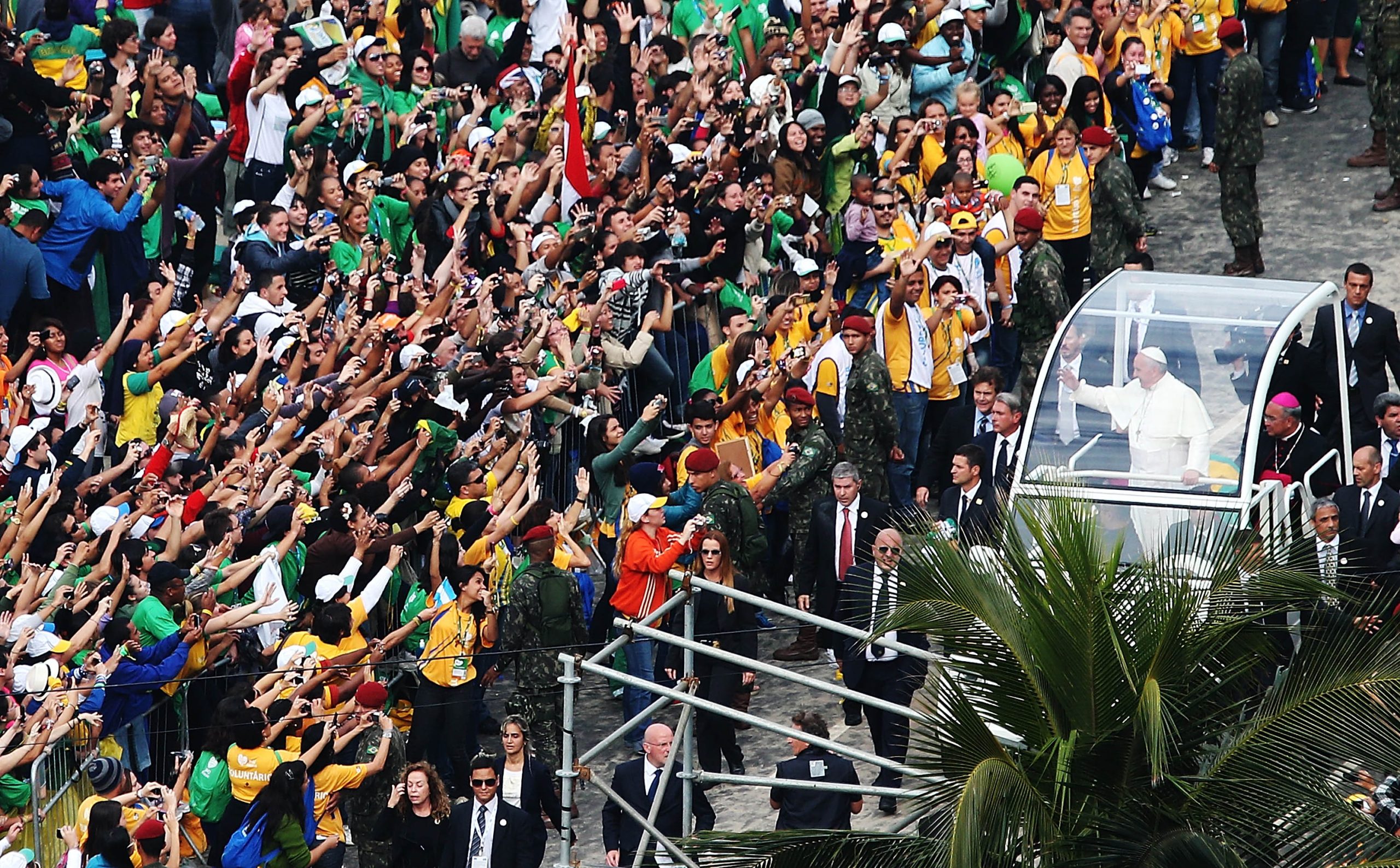 Effetto Bergoglio: l’identikit dei nuovi papaboys Effetto Bergoglio: l’identikit dei nuovi papaboys