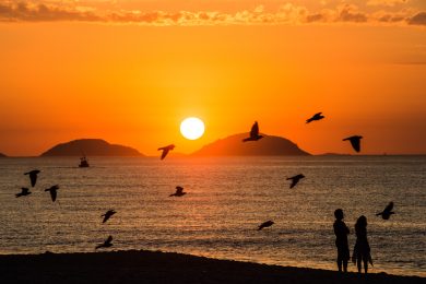 Rimorchiare in spiaggia? Meglio internet