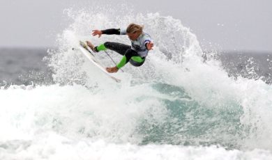 L’estate in foto: surfisti, dei delle onde