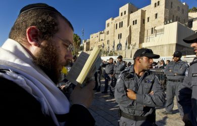 Ebrei ortodossi al Muro del Pianto e altre foto del giorno, 07.8.13