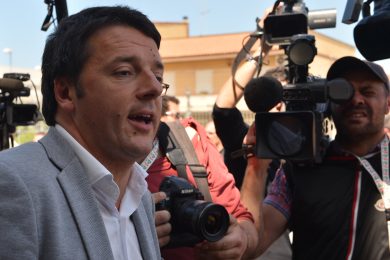 Altro che Berlusconi. Il Pd litiga su Renzi