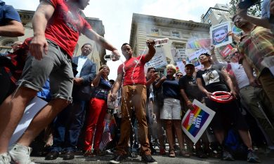 I gay americani alla guerra della vodka contro Putin