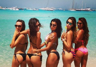 Vip al mare: gli scatti più audaci della settimana