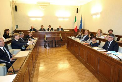 Il primo voto della Giunta del senato contro Berlusconi