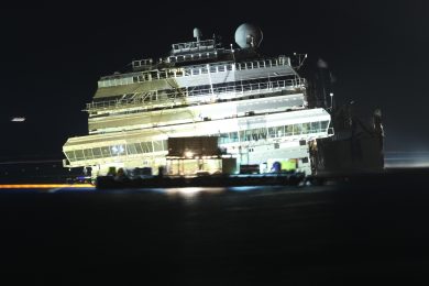 La gloriosa farsa della nave raddrizzata