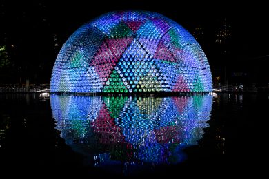 Una lanterna gigante a Hong Kong e altre foto del giorno, 13.9.2013