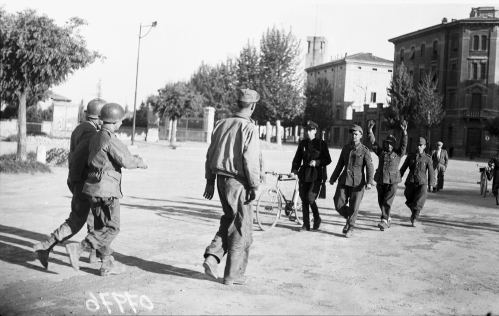 Modena e i suoi fotografi: immagini dal 1870 al 1945 Modena e i suoi fotografi: immagini dal 1870 al 1945