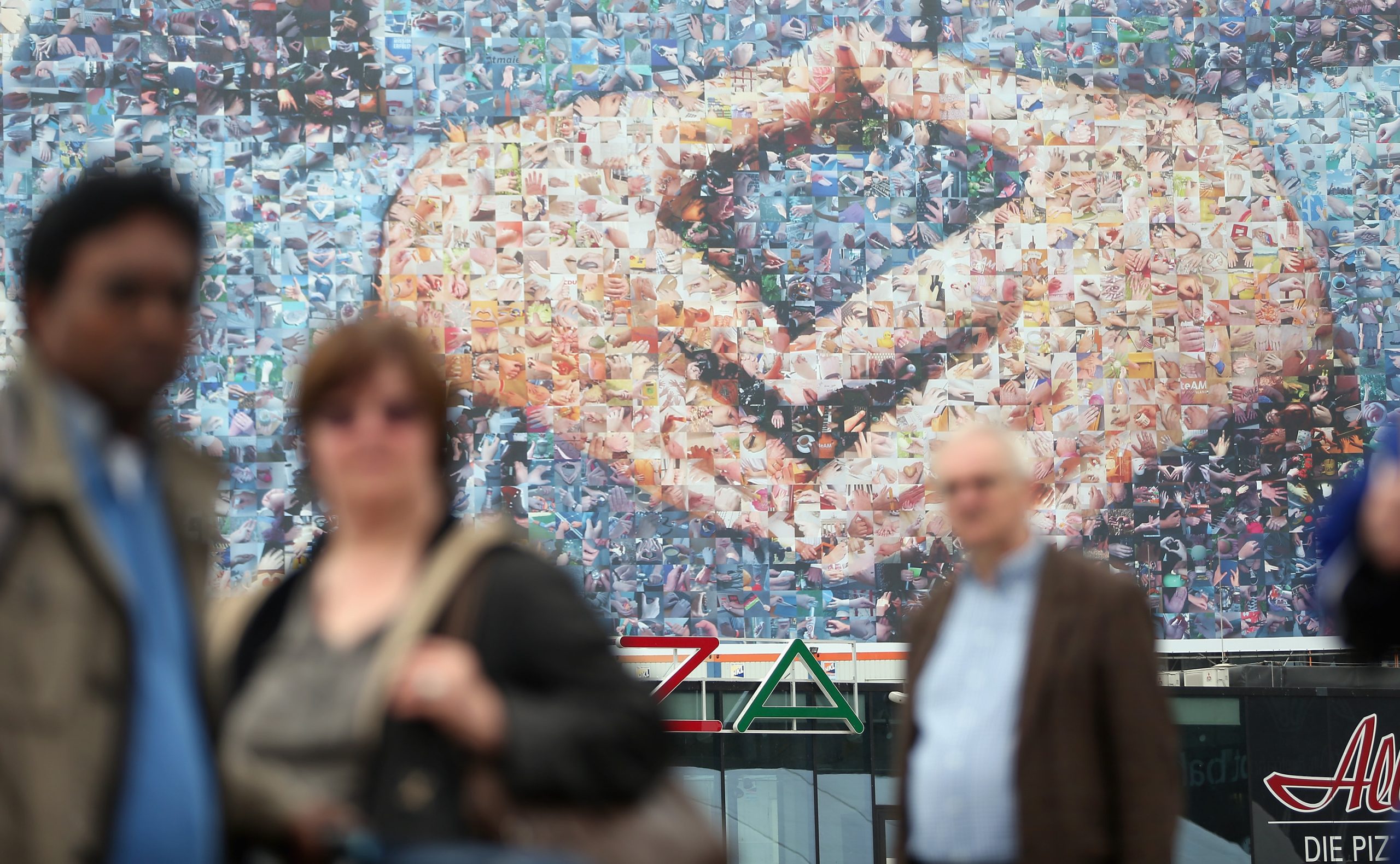 Merkel punta sulle sue mani. Funzionerà?