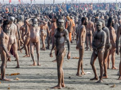 “Kumbh Mela – The Human Roar”:  sulle rive dei fiumi sacri indiani
