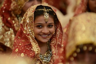 James Bond e la missione matrimoni combinati