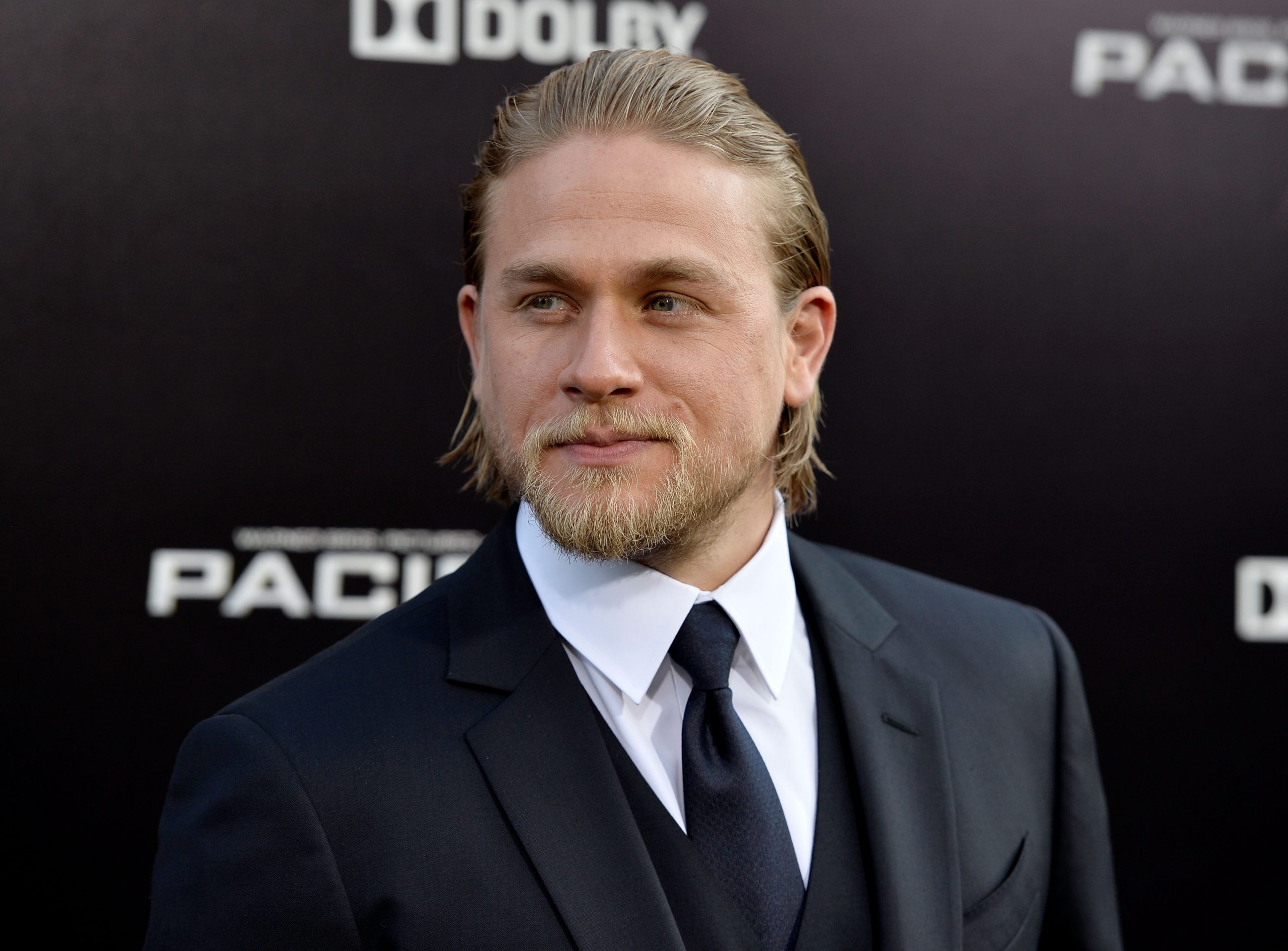 Cinquanta sfumature & Christian Grey: 5 cose da sapere su Charlie Hunnam Cinquanta sfumature & Christian Grey: 5 cose da sapere su Charlie Hunnam