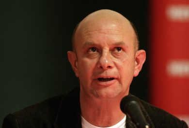 ‘Tutti mi danno del bastardo’, il nuovo romanzo di Nick Hornby