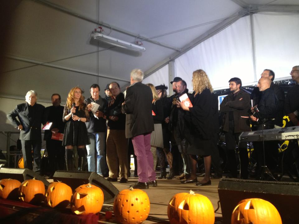 Il Festival Mondiale della canzone funebre: per esorcizzare la morte con ironia Il Festival Mondiale della canzone funebre: per esorcizzare la morte con ironia