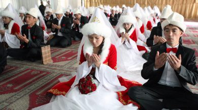 Matrimonio di massa a Biskek e altre foto del giorno, 30.10.2013