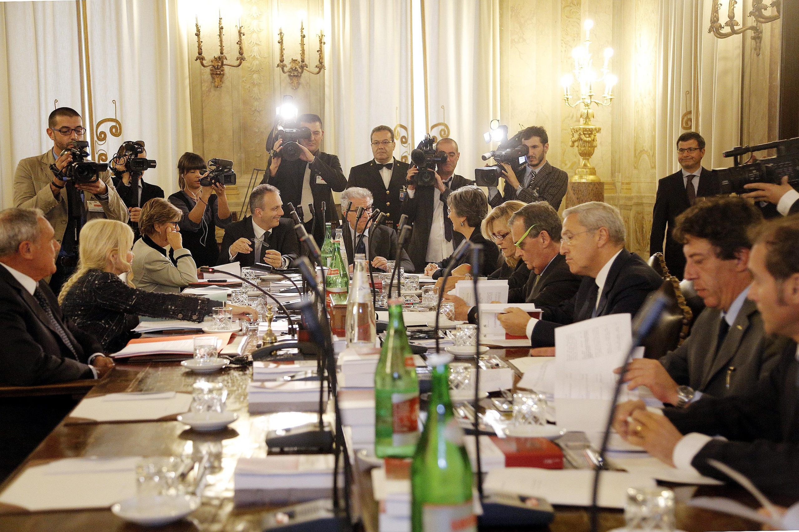 Berlusconi: verso il voto palese con polemiche