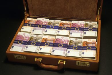 Lotta all’evasione, scatta la caccia ai capitali all’estero