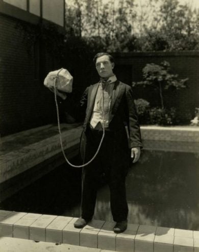 «Gentile signorina, mi sposerebbe? Anzi, no»