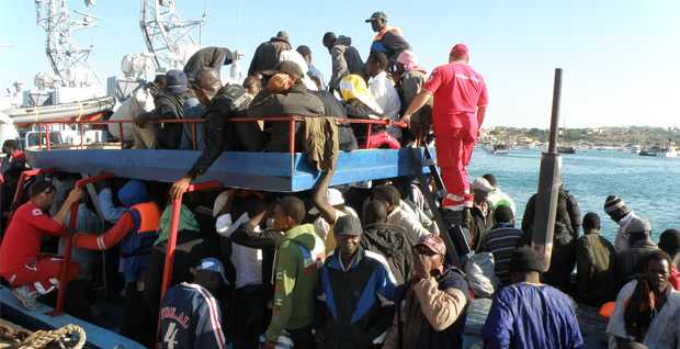 Immigrazione, i centri esplodono ma i migranti non restano