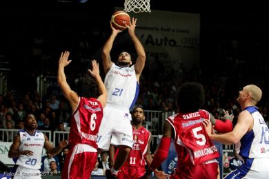 Basket, Milano e Sassari scivolano alla prima