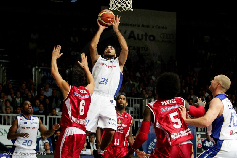 Basket, Milano e Sassari scivolano alla prima Basket, Milano e Sassari scivolano alla prima