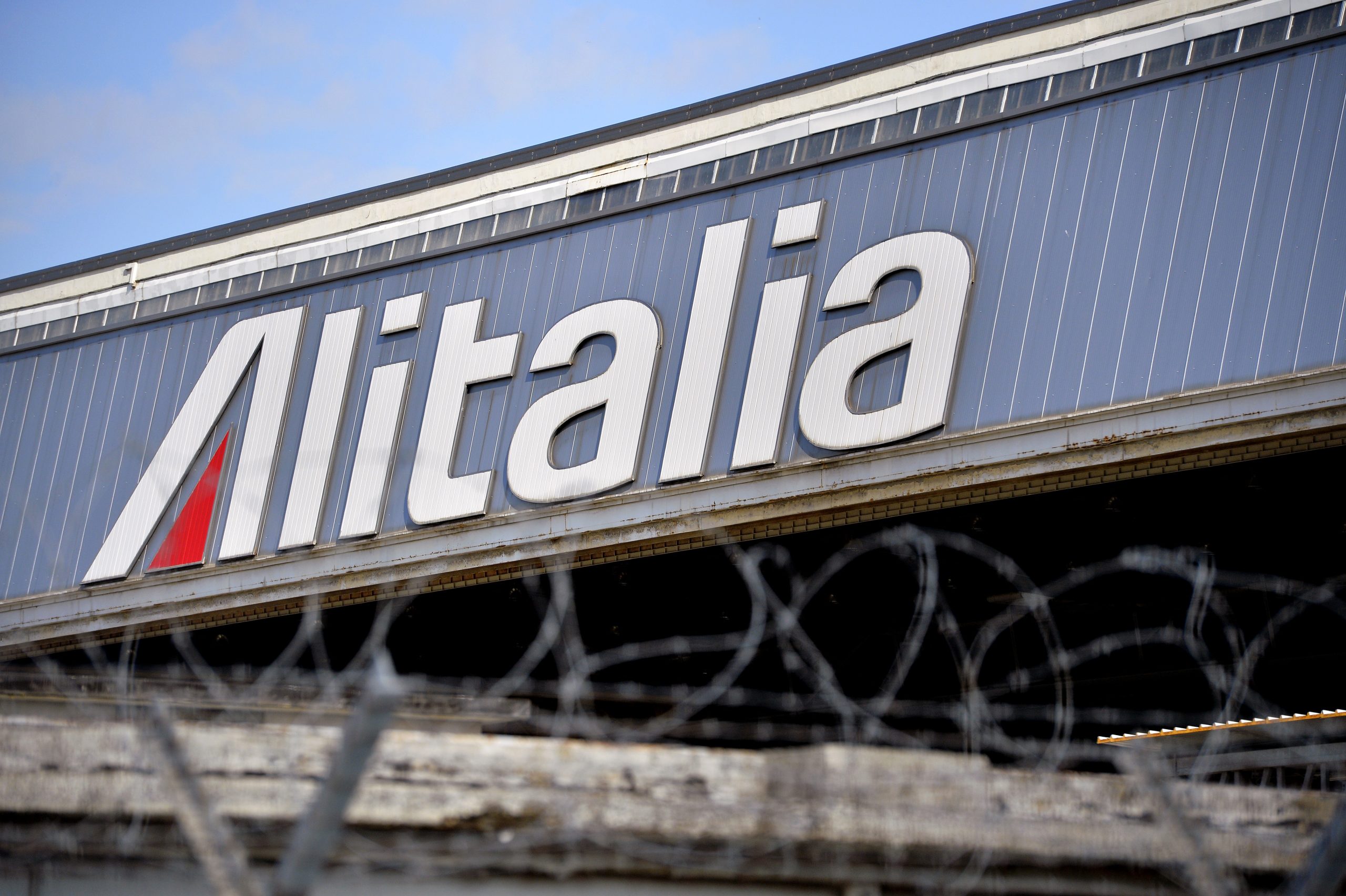 Alitalia e il futuro con Poste Italiane Alitalia e il futuro con Poste Italiane
